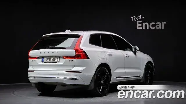 Volvo XC60 2022 — Photo 21/34