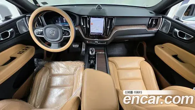 Volvo XC60 2022 — Photo 27/34
