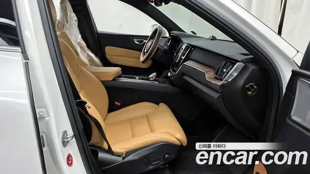 Volvo XC60 2022 — Photo 5/34