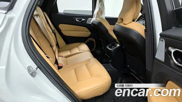 Volvo XC60 2022 — Photo 3/34