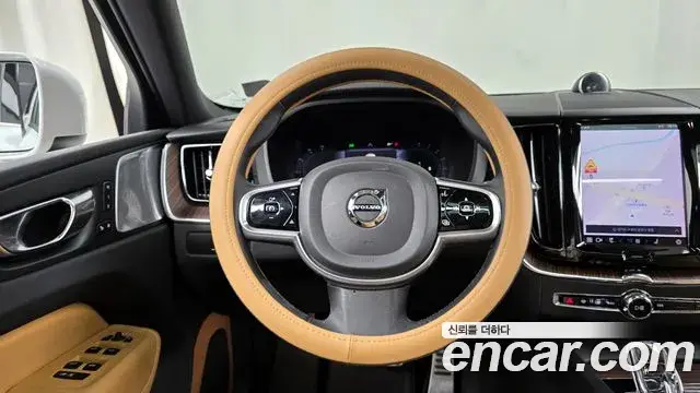 Volvo XC60 2022 — Photo 31/34