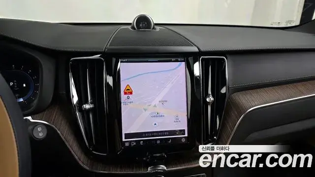 Volvo XC60 2022 — Photo 24/34