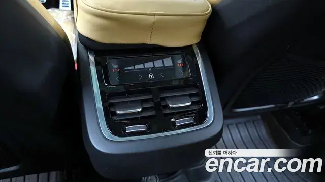 Volvo XC60 2022 — Photo 8/34
