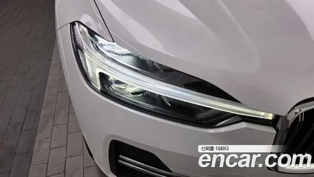 Volvo XC60 2022 — Photo 15/34
