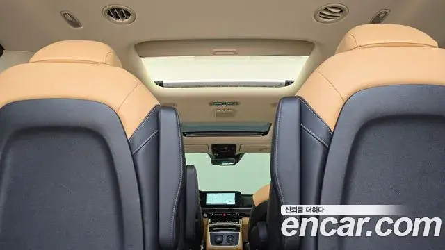 Kia Carnival 2023 — Фото 15/20