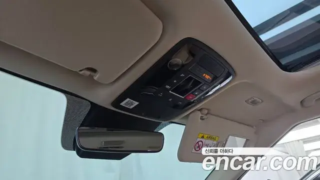 Kia Carnival 2023 — Фото 17/20