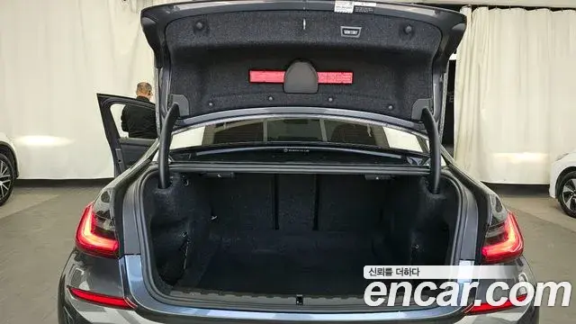 BMW 3 Series 2021 — Şəkil 18/20