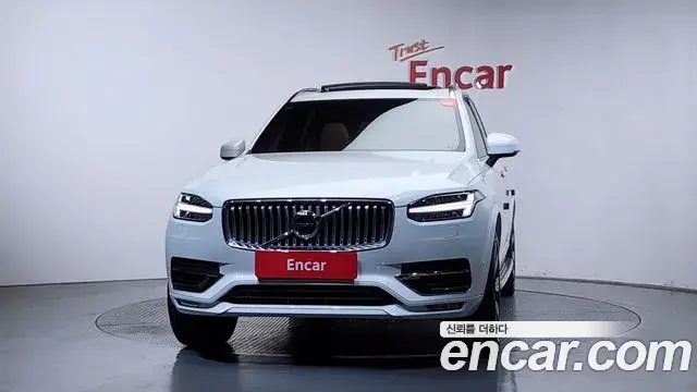 Volvo XC90 2021 — Photo 15/39