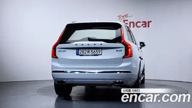 Volvo XC90 2021 — Photo 12/39