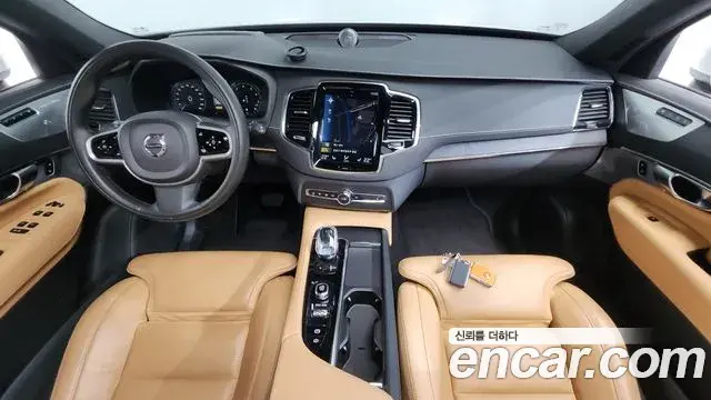 Volvo XC90 2021 — Photo 22/39