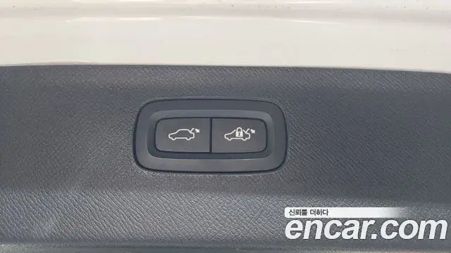 Volvo XC90 2021 — Photo 33/39