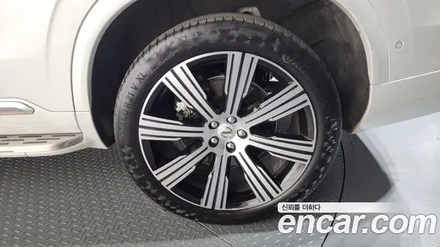 Volvo XC90 2021 — Photo 39/39