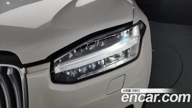 Volvo XC90 2021 — Photo 10/39
