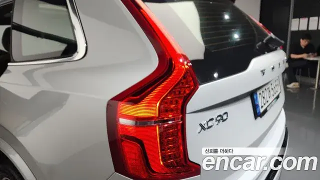 Volvo XC90 2021 — Photo 20/39