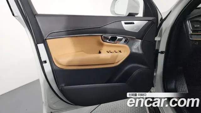 Volvo XC90 2021 — Photo 5/39