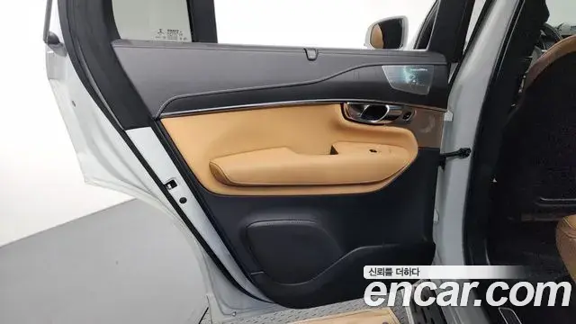 Volvo XC90 2021 — Photo 7/39