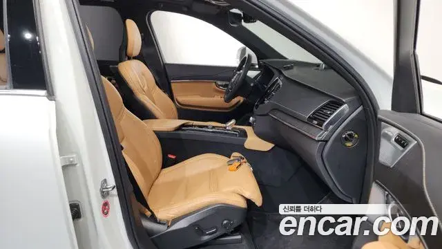 Volvo XC90 2021 — Photo 11/39