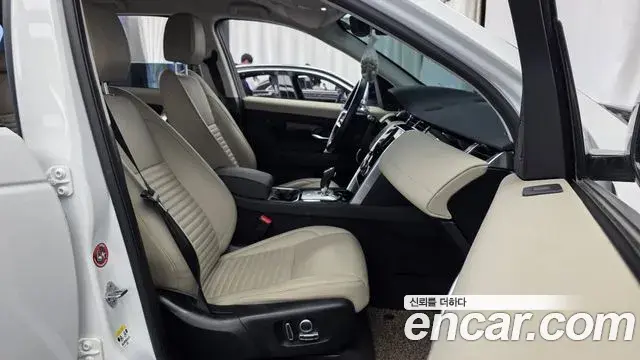 Land Rover Discovery Sport 2021 — Photo 19/20