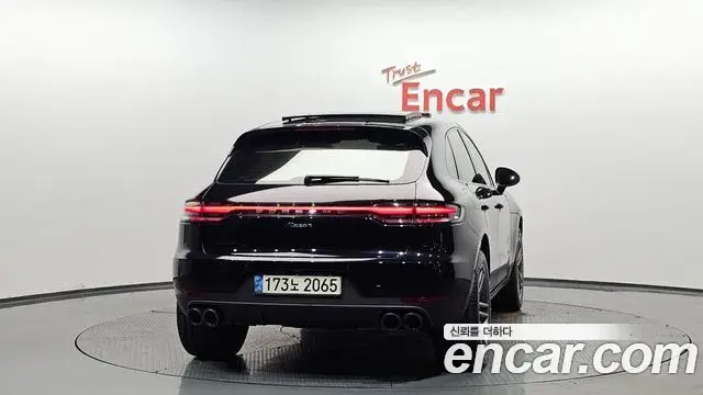 Porsche Macan 2019 — Şəkil 28/32