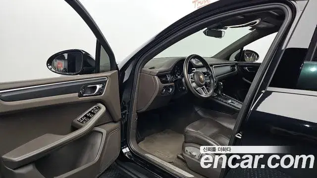 Porsche Macan 2019 — Şəkil 30/32