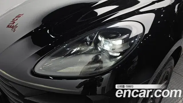 Porsche Macan 2019 — Şəkil 31/32