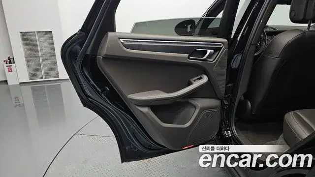 Porsche Macan 2019 — Şəkil 11/32