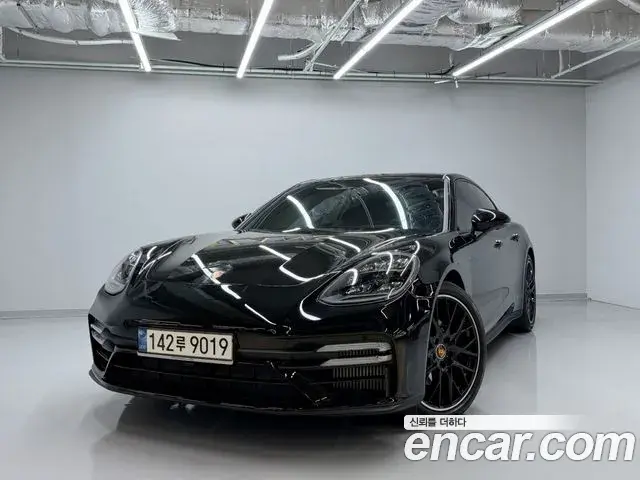 Porsche Panamera 2021 — Photo 1/20