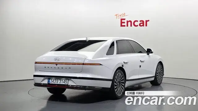 Hyundai Grandeur Hybrid 2023 — Photo 9/37