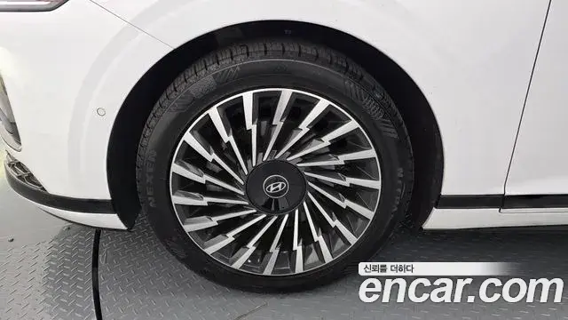 Hyundai Grandeur Hybrid 2023 — Photo 16/37