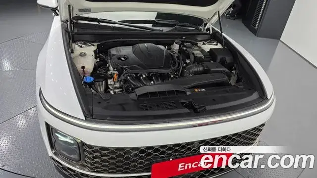 Hyundai Grandeur Hybrid 2023 — Photo 31/37