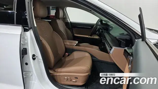 Hyundai Grandeur Hybrid 2023 — Photo 14/37