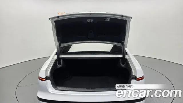 Hyundai Grandeur Hybrid 2023 — Photo 18/37