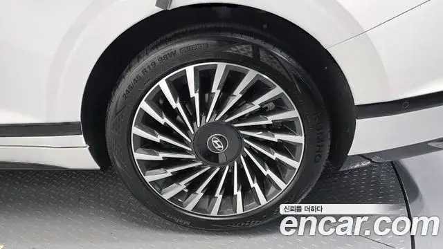 Hyundai Grandeur Hybrid 2023 — Photo 7/37