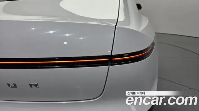Hyundai Grandeur Hybrid 2023 — Photo 2/37