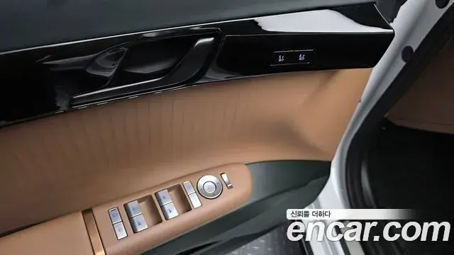 Hyundai Grandeur Hybrid 2023 — Photo 15/37