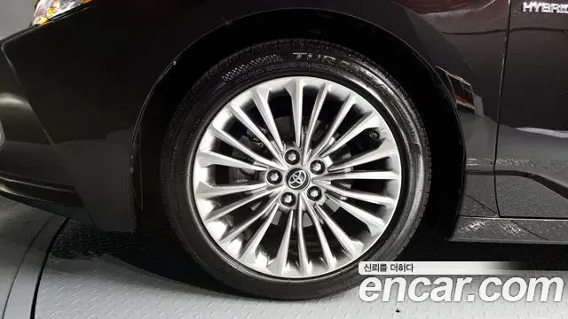 Toyota Avalon 2018 — Photo 5/20