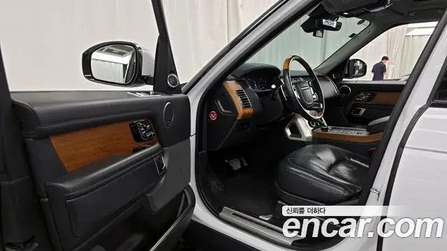 Land Rover Range Rover 2020 — ფოტო 12/20