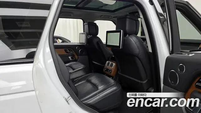 Land Rover Range Rover 2020 — ფოტო 6/20