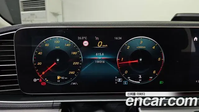 Mercedes-Benz GLE-Class 2020 — Photo 19/20