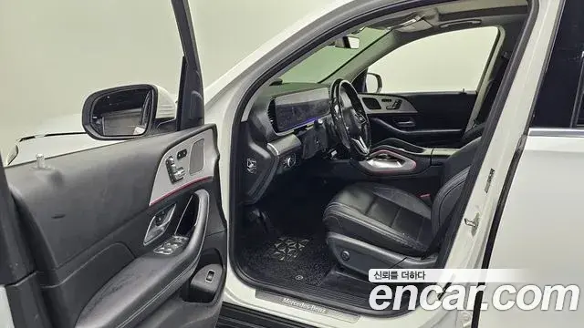 Mercedes-Benz GLE-Class 2020 — Photo 8/20