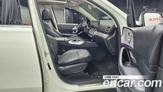 Mercedes-Benz GLE-Class 2020 — Photo 9/20