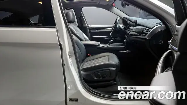 BMW X6 2018 — Şəkil 27/29