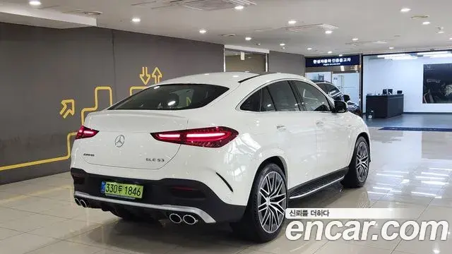 Mercedes-Benz GLE-Class 2025 — Photo 18/20