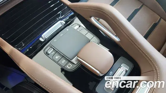 Mercedes-Benz GLE-Class 2025 — Photo 17/20