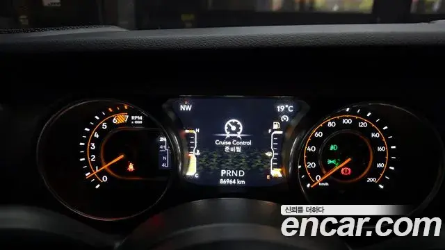 Jeep Wrangler 2020 — Фото 8/20