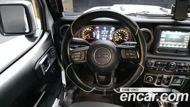 Jeep Wrangler 2020 — Фото 13/20