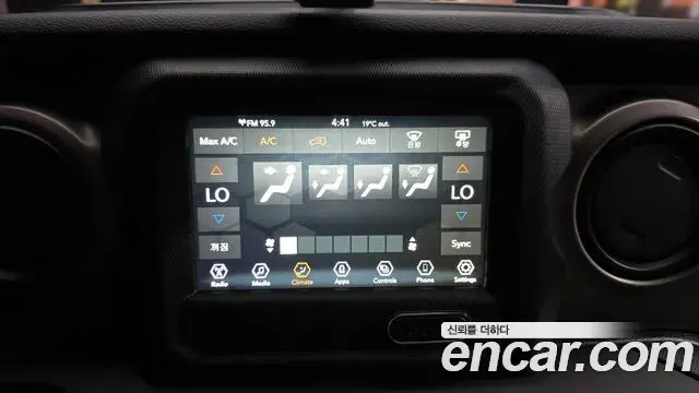 Jeep Wrangler 2020 — Фото 14/20