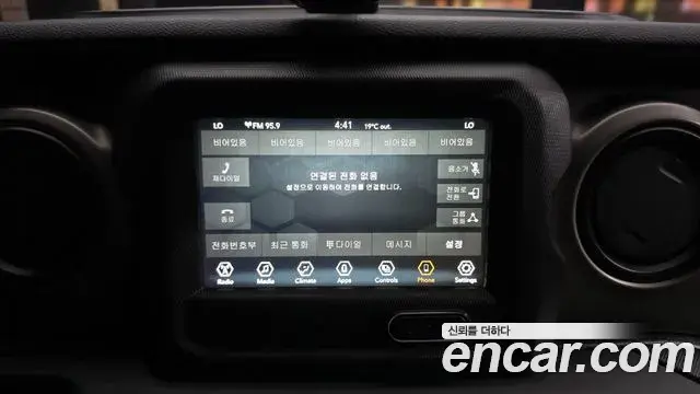 Jeep Wrangler 2020 — Фото 15/20