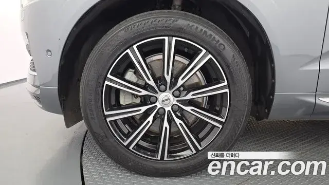 Volvo XC60 2021 — Photo 17/20