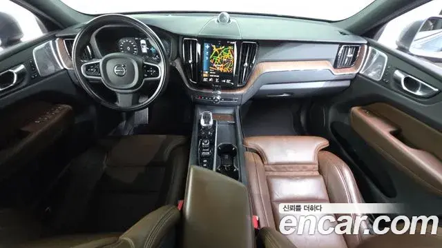 Volvo XC60 2021 — Photo 3/20